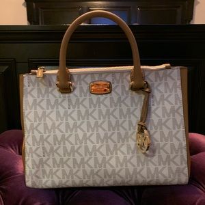 Beautiful Michael Kors Handbag